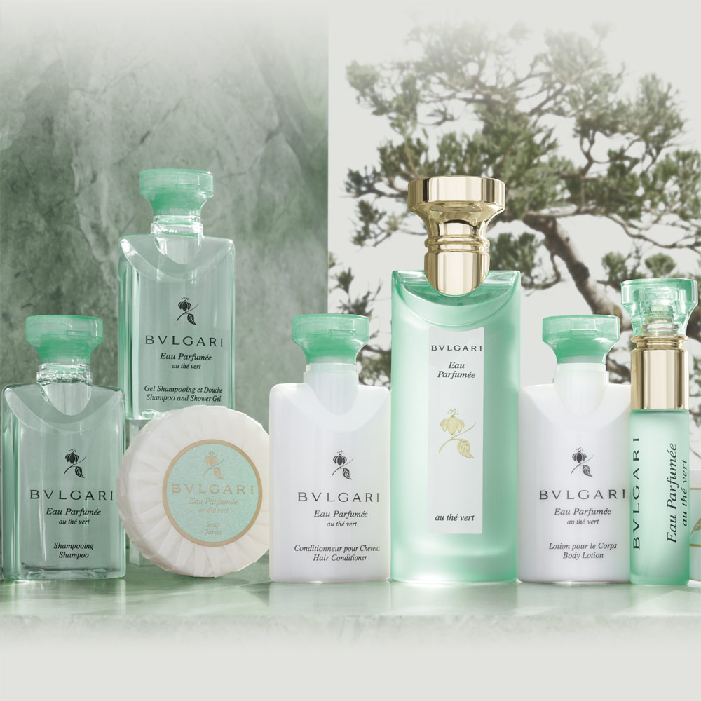 סידרת התה הירוק
Bvlgari Eau Parfumée au The Vertסידרת הדגל הותיקה, בעלת ארומה מגרה, עם טונים חזקים ובלעדיים של תה ירוק יפני. המותג היוקרתי בולגרי נוסד בשנת 1884 ע"י התכשיטן האיטלקי סוטיריו בולגרי.
Bvlgari Eau Parfumée au The VertA stimulating aroma with powerful and exclusive notes of Japanese green tea. The prestigious Bulgari brand was founded in 1884 by the Italian jeweler Sotirio Bvlgari.