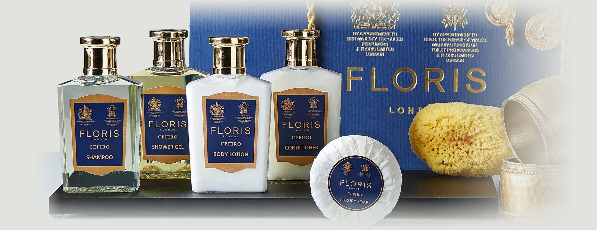 סידרת FLORIS מותג אנגלי ותיק, שנוסד לפני כ 290 שנים מייצג בגאווה את חווית הבישום האנגלי, המשמש מאז שנת 1800 את משפחת המלוכה האנגלית ומזוהה איתה. תשעה דורות של יצרני בישום עבר המותג וכולם שמרו בקנאות על איכותו וייחודו שאף זכה בתארים ופרסים מלכותיים.
FLORISMade in Britain, using the finest essential oils and essences gathered from around the world. We are proud to add new fragrance creations to the repertoire of our forefathers and be custodians of Floris for future generations.